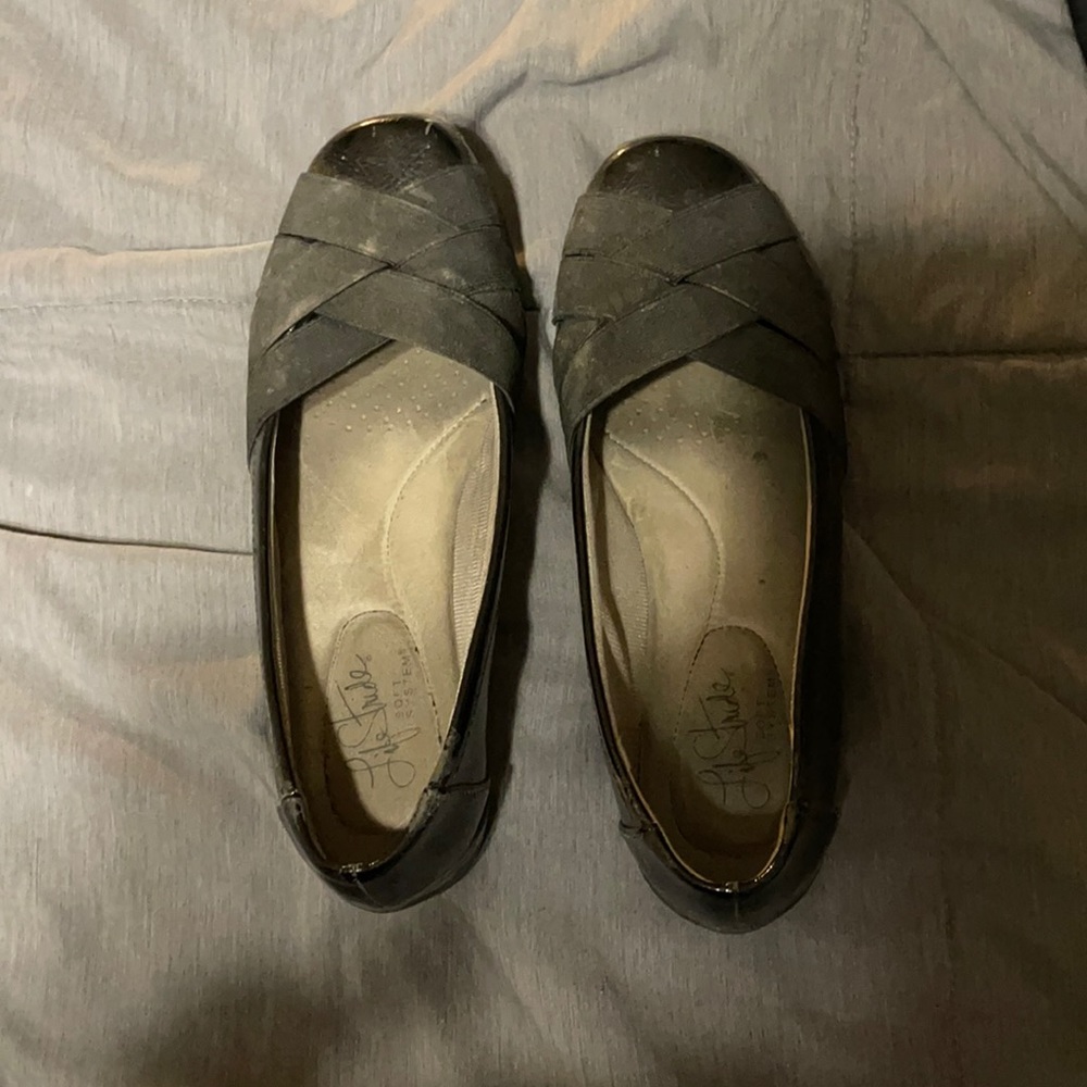 Black dress shoes